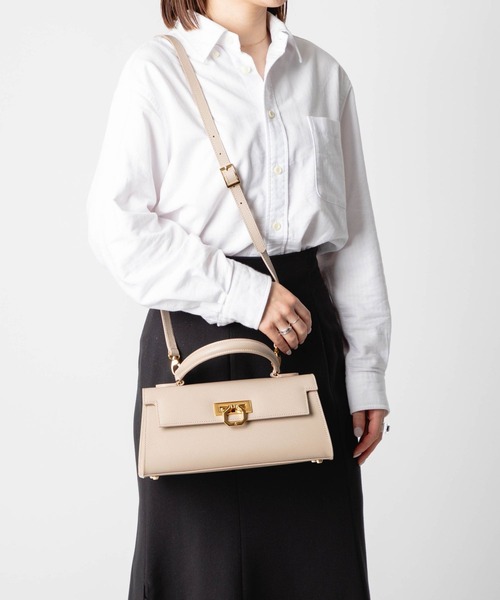 CARBOTTI(カルボッティ)の「CARBOTTI MASAMAMI 242 カルボッティ マサミ 2WAY ショルダーバッグ ショルダーバッグ(ショルダーバッグ・レディース・タン/ブラック/グレイッシュベージュ/ベージュ・FREE)」の2枚目の写真