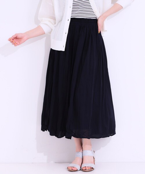 SHOO・LA・RUE（シューラルー）の「ナチュラルなシワ加工が大人見え エアリーロングスカート（スカート・レディース・ネイビー/オレンジ/ライトベージュ/グリーン・00）」の3枚目の写真