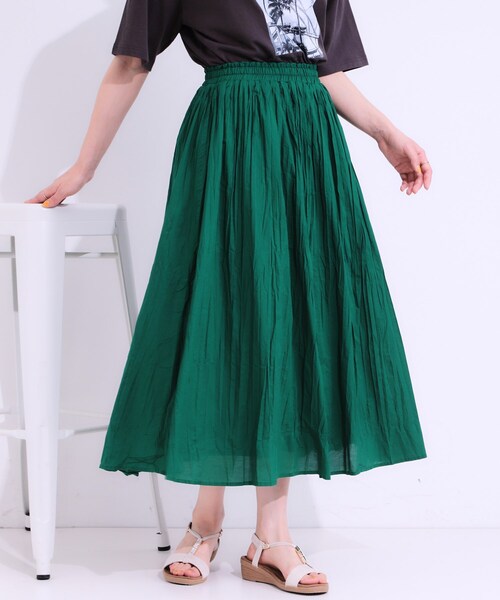 SHOO・LA・RUE（シューラルー）の「ナチュラルなシワ加工が大人見え エアリーロングスカート（スカート・レディース・ネイビー/オレンジ/ライトベージュ/グリーン・00）」の2枚目の写真