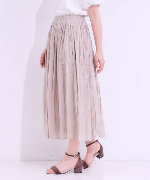 SHOO・LA・RUE（シューラルー）の「ナチュラルなシワ加工が大人見え エアリーロングスカート（スカート・レディース・ネイビー/オレンジ/ライトベージュ/グリーン・00）」の19枚目の写真
