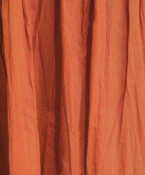 SHOO・LA・RUE（シューラルー）の「ナチュラルなシワ加工が大人見え エアリーロングスカート（スカート・レディース・ネイビー/オレンジ/ライトベージュ/グリーン・00）」の13枚目の写真