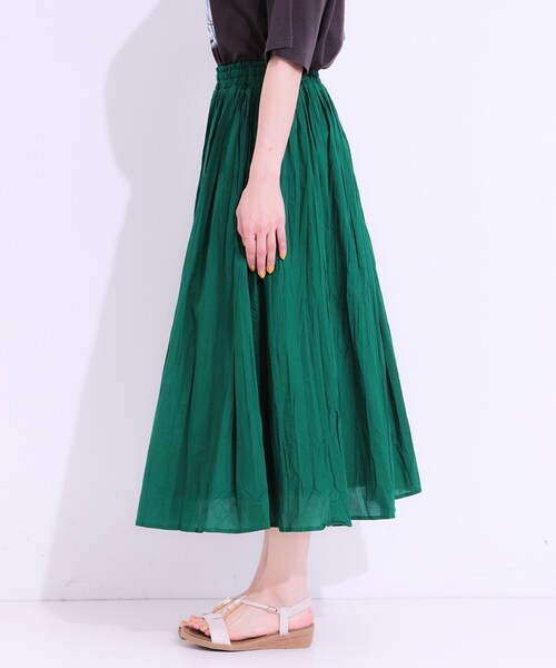 SHOO・LA・RUE（シューラルー）の「ナチュラルなシワ加工が大人見え エアリーロングスカート（スカート・レディース・ネイビー/オレンジ/ライトベージュ/グリーン・00）」の8枚目の写真