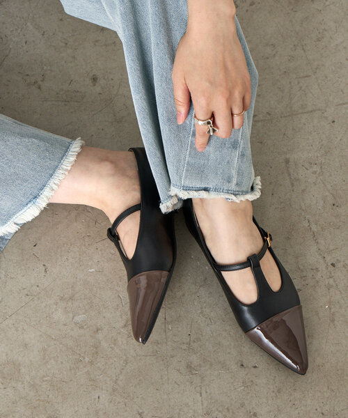 Jena espace merveilleux（ジェナ　エスパスメルヴェイユ）の「フロントエナメルパンプス（パンプス・レディース・アイボリー/ブラック・MEDIUM/LARGE）」の2枚目の写真