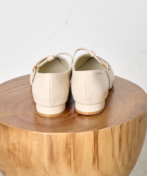 Jena espace merveilleux（ジェナ　エスパスメルヴェイユ）の「フロントエナメルパンプス（パンプス・レディース・アイボリー/ブラック・MEDIUM/LARGE）」の8枚目の写真