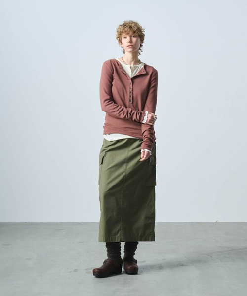 kha:ki(カーキ)の「「KHA:KI / カーキ」W/TEN HENLY NECK TOP(Tシャツ/カットソー・レディース・オフホワイト/ブラック/ブラウン/サンドベージュ・1)」の5枚目の写真