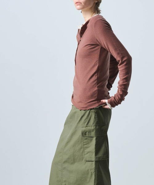 kha:ki(カーキ)の「「KHA:KI / カーキ」W/TEN HENLY NECK TOP(Tシャツ/カットソー・レディース・オフホワイト/ブラック/ブラウン/サンドベージュ・1)」の8枚目の写真