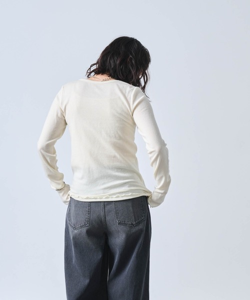 kha:ki(カーキ)の「「KHA:KI / カーキ」W/TEN HENLY NECK TOP(Tシャツ/カットソー・レディース・オフホワイト/ブラック/ブラウン/サンドベージュ・1)」の14枚目の写真