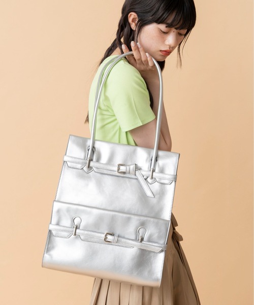 Casselini（キャセリーニ）の「Casselini(キャセリーニ)Wフラップベルトバッグ（トートバッグ・レディース・シルバー/ブラック・FREE）」の11枚目の写真