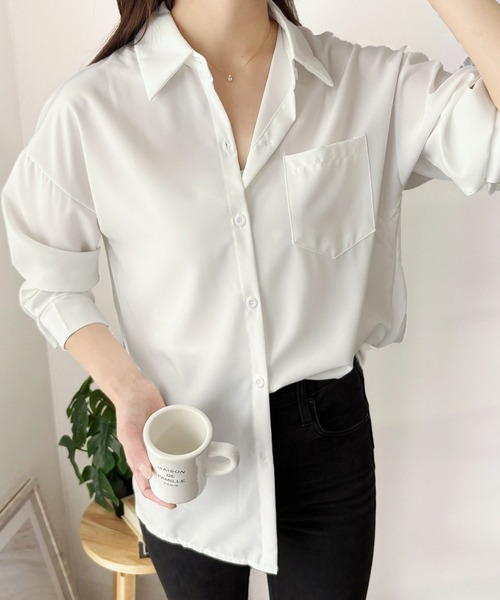 Dewlily(デューリリー)の「柔らかな落ち感で女性らしく、ゆるシルエット♪エアリーオーバーシャツ(シャツ/ブラウス・レディース・ホワイト/ブルー・M/L/S)」の2枚目の写真