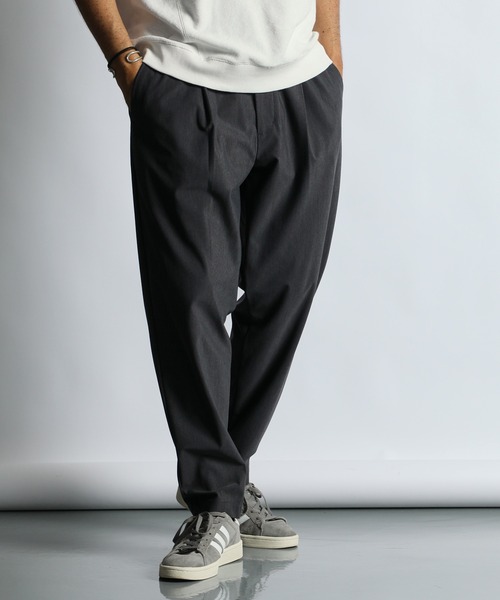 The DUFFER of ST.GEORGE(ザダファーオブセントジョージ)の「『WONDER SHAPE』OXFORD:360°全方向高伸縮『ワンダーシェイプ』吸水速乾 リラックスフィットパンツ(その他パンツ・メンズ・ネイビー/チャコールグレー/ブラック・LARGE/MEDIUM/SMALL/X-LARGE)」の1枚目の写真