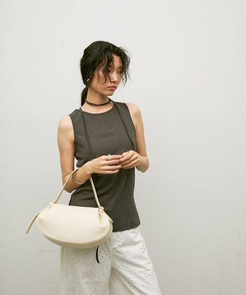 Lutim by u（ルチバイユー）の「2-way round bag / 2wayラウンドバック（ハンドバッグ・レディース・ブラック/ホワイト/ブラウン・FREE）」の5枚目の写真