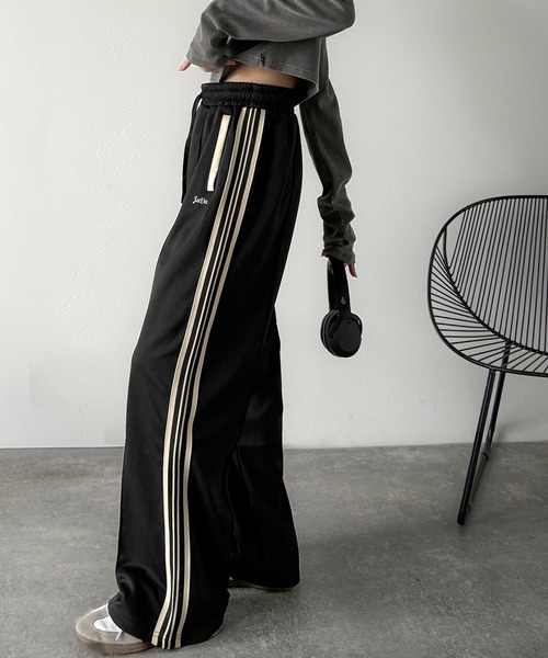 VALENTINO ラバーロゴ サイドライン トラックパンツ 黒白 VALENTINO ラバーロゴ サイドライン トラックパンツ 黒白 side line