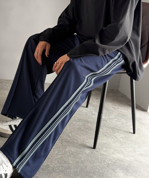 Java（ジャバ）の「《JaVaジャバコラボ》カップルコーデにも◎ラインで魅せる軽快スタイル。サイドラインロゴ刺繍トラックパンツ（ウエストゴム）（その他パンツ・メンズ・ネイビー/ブラック/アイボリー・LARGE/MEDIUM/X-LARGE）」の14枚目の写真