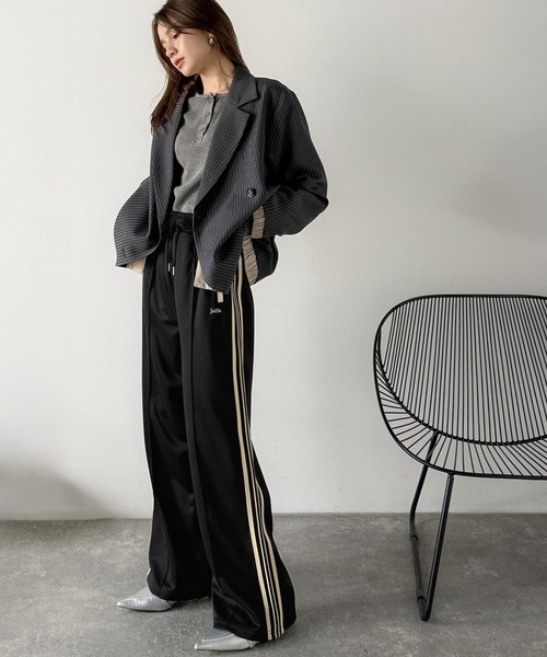 Java（ジャバ）の「《JaVaジャバコラボ》カップルコーデにも◎ラインで魅せる軽快スタイル。サイドラインロゴ刺繍トラックパンツ（ウエストゴム）（その他パンツ・メンズ・ネイビー/ブラック/アイボリー・LARGE/MEDIUM/X-LARGE）」の11枚目の写真