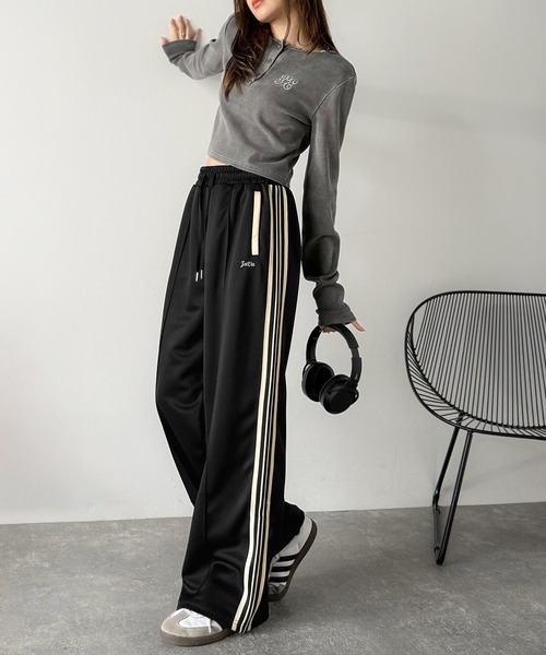 Java（ジャバ）の「《JaVaジャバコラボ》カップルコーデにも◎ラインで魅せる軽快スタイル。サイドラインロゴ刺繍トラックパンツ（ウエストゴム）（その他パンツ・メンズ・ネイビー/ブラック/アイボリー・LARGE/MEDIUM/X-LARGE）」の7枚目の写真