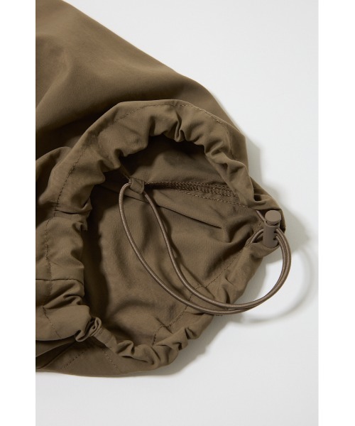 MOUSSY(マウジー)の「NYLON GATHER ジャンプスーツ(つなぎ/オールインワン・レディース・ブラック/カーキ/キナリ・1/2)」の9枚目の写真