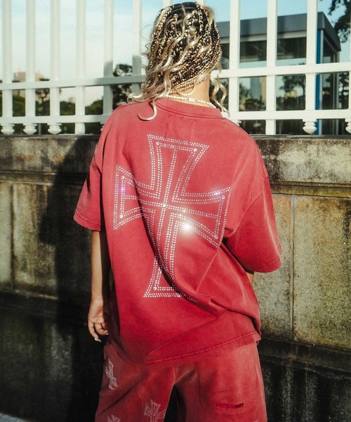 UNKNOWN LONDON（アンノウン・ロンドン）の「Tシャツ｜Outline Cross Rhinestone Tee｜Unknown London（Tシャツ/カットソー・メンズ・ベージュ/ブラック/レッド・SMALL/LARGE/MEDIUM/X-LARGE）」の3枚目の写真