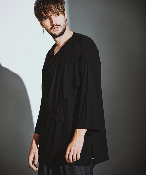 NO ID.(ノーアイディ)の「mlt5346-フリルストールディープV-N-T カットソー(Tシャツ/カットソー・メンズ・ダークグレー/ホワイト/ブラック・ONE SIZE)」の18枚目の写真