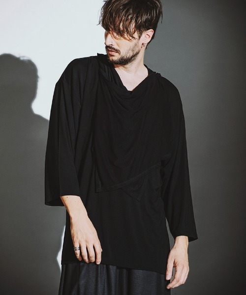 NO ID.(ノーアイディ)の「mlt5346-フリルストールディープV-N-T カットソー(Tシャツ/カットソー・メンズ・ダークグレー/ホワイト/ブラック・ONE SIZE)」の19枚目の写真