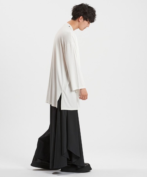 NO ID.(ノーアイディ)の「mlt5346-フリルストールディープV-N-T カットソー(Tシャツ/カットソー・メンズ・ダークグレー/ホワイト/ブラック・ONE SIZE)」の10枚目の写真