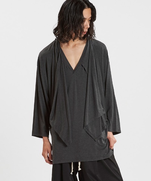 NO ID.(ノーアイディ)の「mlt5346-フリルストールディープV-N-T カットソー(Tシャツ/カットソー・メンズ・ダークグレー/ホワイト/ブラック・ONE SIZE)」の12枚目の写真