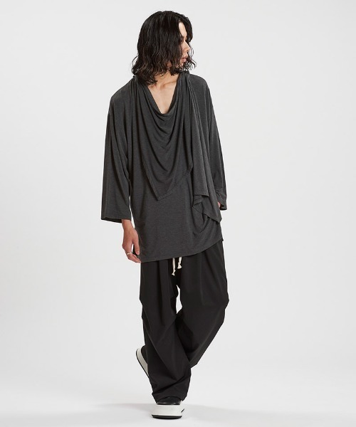 NO ID.(ノーアイディ)の「mlt5346-フリルストールディープV-N-T カットソー(Tシャツ/カットソー・メンズ・ダークグレー/ホワイト/ブラック・ONE SIZE)」の13枚目の写真