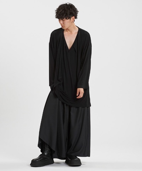 NO ID.(ノーアイディ)の「mlt5346-フリルストールディープV-N-T カットソー(Tシャツ/カットソー・メンズ・ダークグレー/ホワイト/ブラック・ONE SIZE)」の15枚目の写真