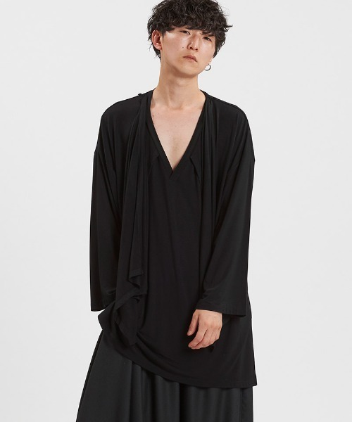 NO ID.(ノーアイディ)の「mlt5346-フリルストールディープV-N-T カットソー(Tシャツ/カットソー・メンズ・ダークグレー/ホワイト/ブラック・ONE SIZE)」の4枚目の写真