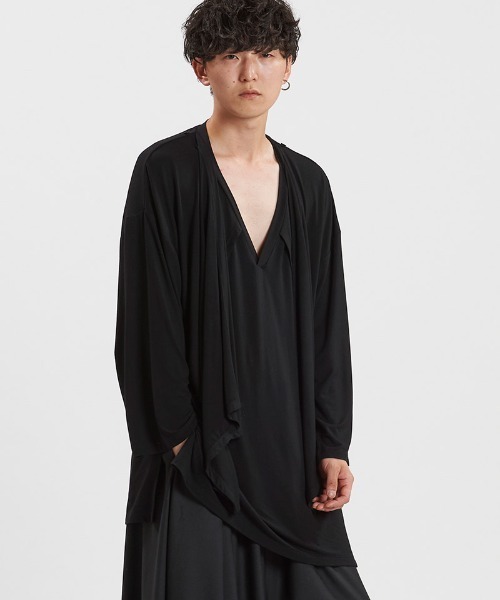 NO ID.(ノーアイディ)の「mlt5346-フリルストールディープV-N-T カットソー(Tシャツ/カットソー・メンズ・ダークグレー/ホワイト/ブラック・ONE SIZE)」の5枚目の写真