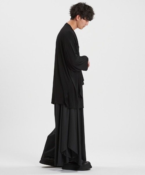 NO ID.(ノーアイディ)の「mlt5346-フリルストールディープV-N-T カットソー(Tシャツ/カットソー・メンズ・ダークグレー/ホワイト/ブラック・ONE SIZE)」の6枚目の写真