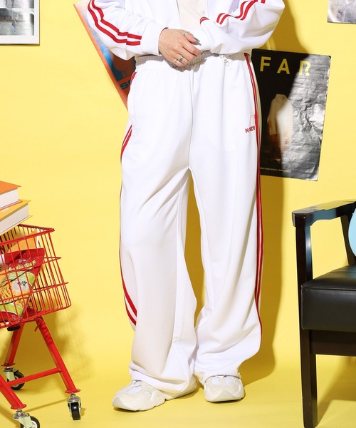 NERDY(ノルディ)の「ニューヨークトラックパンツ(スウェットパンツ・レディース・ホワイト/ピンク/ブルー/ブラック・SS/M/L/S)」の5枚目の写真