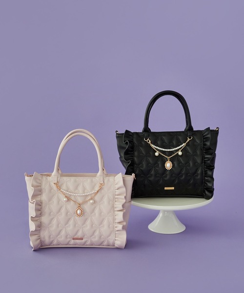 Maison de FLEUR（メゾンドフルール）の「チャーム付きリボンキルティング2Wayトート（トートバッグ・レディース・ブラック/ライトピンク・FREE）」の3枚目の写真