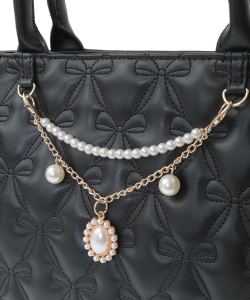 Maison de FLEUR（メゾンドフルール）の「チャーム付きリボンキルティング2Wayトート（トートバッグ・レディース・ブラック/ライトピンク・FREE）」の14枚目の写真