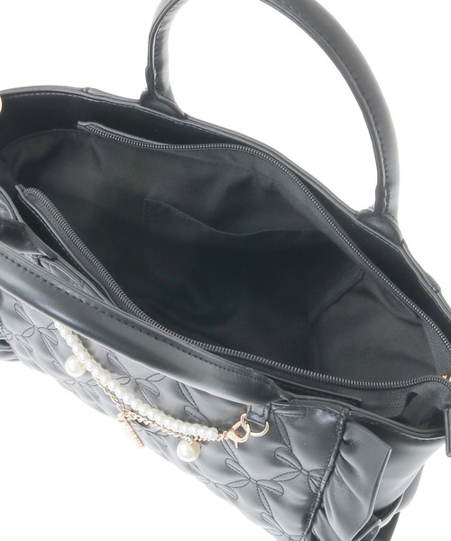 Maison de FLEUR（メゾンドフルール）の「チャーム付きリボンキルティング2Wayトート（トートバッグ・レディース・ブラック/ライトピンク・FREE）」の17枚目の写真