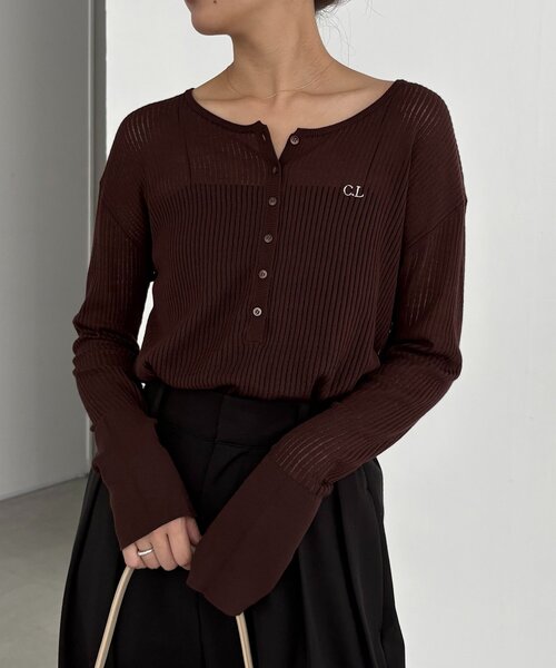 CAPRICIEUX LE'MAGE(カプリシューレマージュ)の「〈C.L〉シアーヘンリーニット(ニット/セーター・レディース・ベージュ/ブラウン/オフホワイト・FREE)」の3枚目の写真