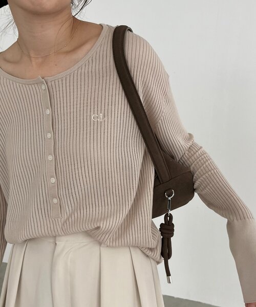 CAPRICIEUX LE'MAGE(カプリシューレマージュ)の「〈C.L〉シアーヘンリーニット(ニット/セーター・レディース・ベージュ/ブラウン/オフホワイト・FREE)」の7枚目の写真