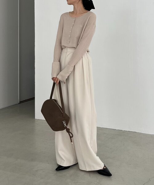 CAPRICIEUX LE'MAGE(カプリシューレマージュ)の「〈C.L〉シアーヘンリーニット(ニット/セーター・レディース・ベージュ/ブラウン/オフホワイト・FREE)」の9枚目の写真