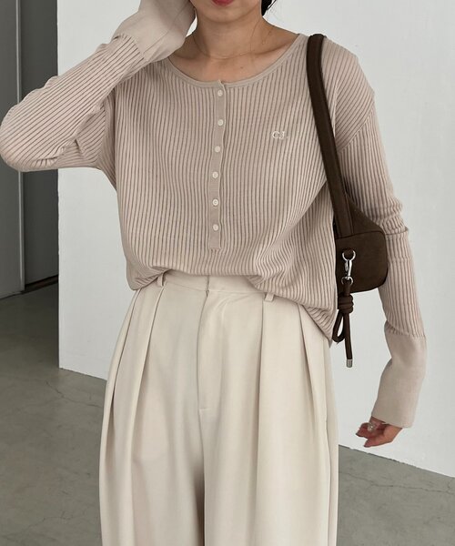 CAPRICIEUX LE'MAGE(カプリシューレマージュ)の「〈C.L〉シアーヘンリーニット(ニット/セーター・レディース・ベージュ/ブラウン/オフホワイト・FREE)」の10枚目の写真