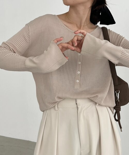 CAPRICIEUX LE'MAGE(カプリシューレマージュ)の「〈C.L〉シアーヘンリーニット(ニット/セーター・レディース・ベージュ/ブラウン/オフホワイト・FREE)」の11枚目の写真