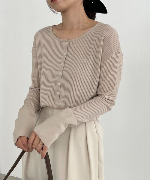 CAPRICIEUX LE'MAGE(カプリシューレマージュ)の「〈C.L〉シアーヘンリーニット(ニット/セーター・レディース・ベージュ/ブラウン/オフホワイト・FREE)」の12枚目の写真