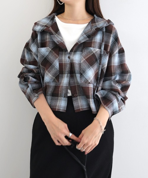andme(アンドミー)の「ショート丈フーディチェックシャツブラウス(シャツ/ブラウス・レディース・ブラック/オフホワイト/ブラウン・FREE)」の2枚目の写真