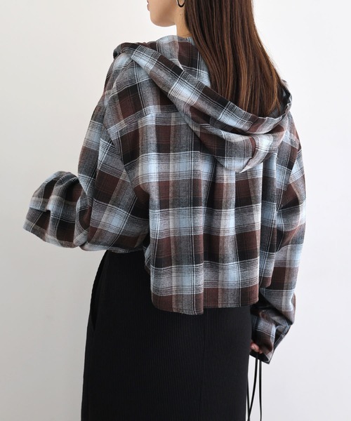 andme(アンドミー)の「ショート丈フーディチェックシャツブラウス(シャツ/ブラウス・レディース・ブラック/オフホワイト/ブラウン・FREE)」の8枚目の写真