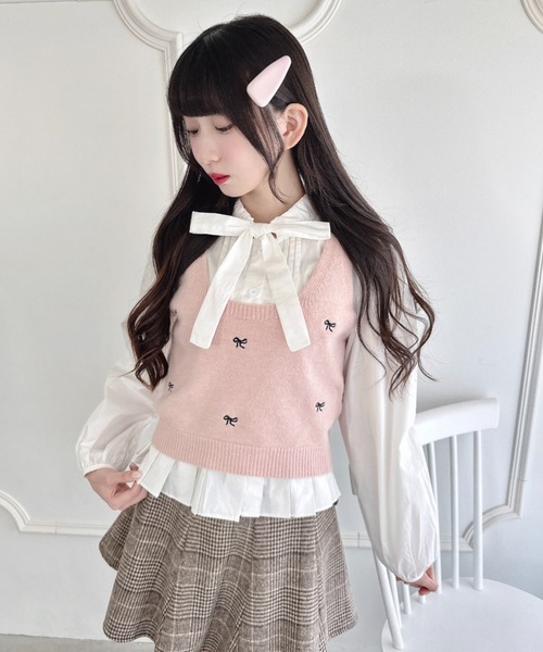 Loueme(ルエム)の「【2点SET】ボウタイブラウス+リボン刺繍ベスト(シャツ/ブラウス・レディース・ブラック/オフホワイト/グレー/ピンク・FREE)」の4枚目の写真