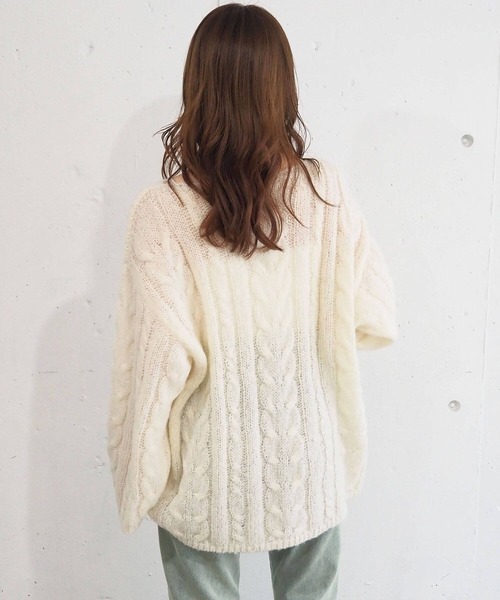 tiptop（ティップトップ）の「シアーケーブルBIGニット（ニット/セーター・レディース・グリーン/チャコールグレー/ブルー/アイボリー・FREE）」の10枚目の写真