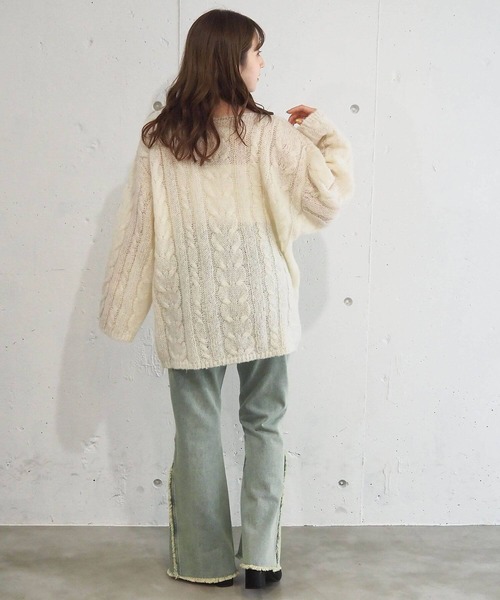 tiptop（ティップトップ）の「シアーケーブルBIGニット（ニット/セーター・レディース・グリーン/チャコールグレー/ブルー/アイボリー・FREE）」の11枚目の写真