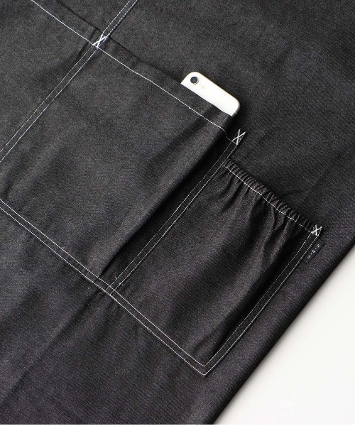 NAIGAI(ナイガイ)の「HOUSE WEAR STUDIO T/Cデニム H型 後ボタン ワークエプロン 70372053(エプロン・メンズ・ブルー/ワインレッド/カーキ・FREE)」の6枚目の写真