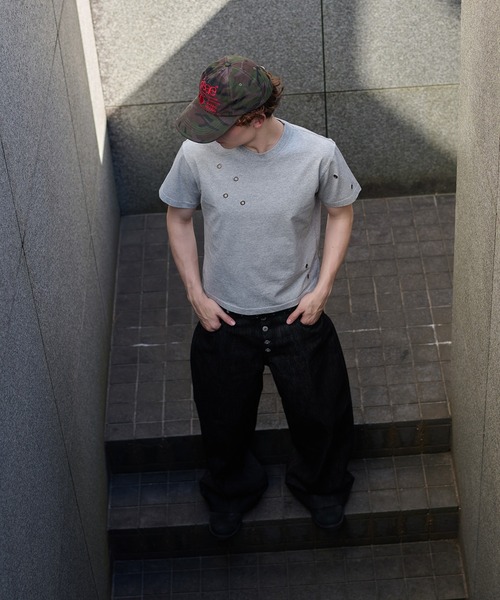 kutir(クティール)の「EYELET DESIGN CROPPED TEE/ハトメデザインクロップドTEE(Tシャツ/カットソー・メンズ・ブラック/オフホワイト/杢グレー・MEDIUM/LARGE)」の12枚目の写真