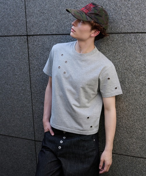 kutir(クティール)の「EYELET DESIGN CROPPED TEE/ハトメデザインクロップドTEE(Tシャツ/カットソー・メンズ・ブラック/オフホワイト/杢グレー・MEDIUM/LARGE)」の11枚目の写真