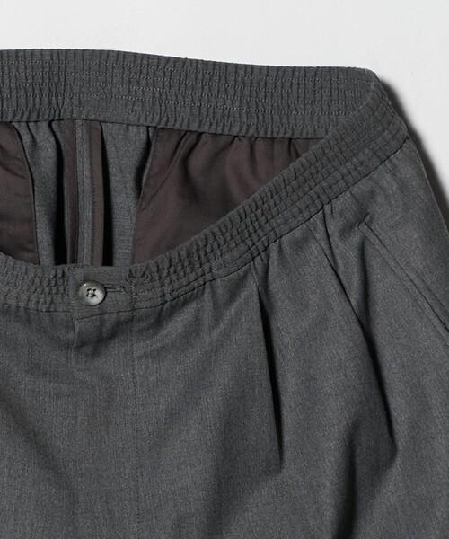 UNITED ARROWS(ユナイテッドアローズ)の「2プリーツ ギャザー イージーパンツ -ストレッチ-(その他パンツ・メンズ・グレー系・L/M/XL/S)」の9枚目の写真