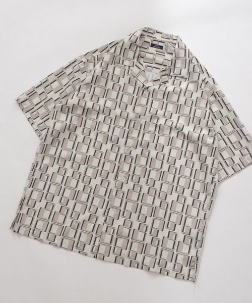 ITEMS URBANRESEARCH（アイテムズ アーバンリサーチ）の「ジオメトリックプリントオープンカラーシャツB（シャツ/ブラウス・メンズ・ブラック/ベージュ/ネイビー・LARGE/MEDIUM）」の2枚目の写真